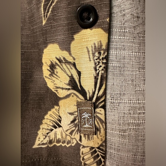 Tommy Bahama - 100% Silk Men’s XL button down shirt - Picture 2 of 4